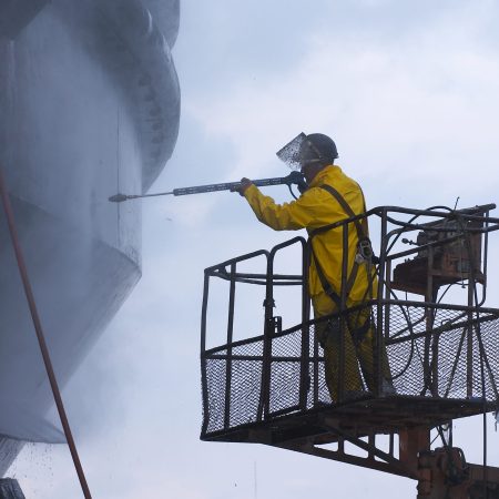 man power washing